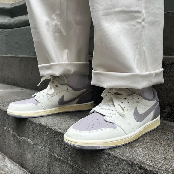 Air Jordan 1 Retro OG Low Atmosphere Gray Men's 10 Original Box CZ0790 101 NEW - Picture 9 of 9